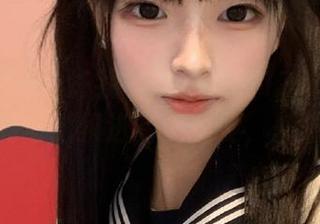 也许我真该多观看17吃瓜官网了，保持与时俱进有多重要，想想都怕。
