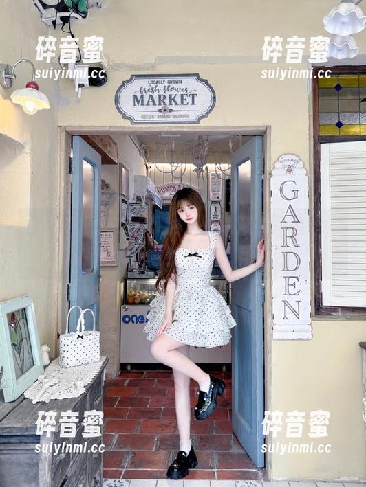 56吃瓜的入口隐藏在角落里，感觉像是找到了秘密花园！