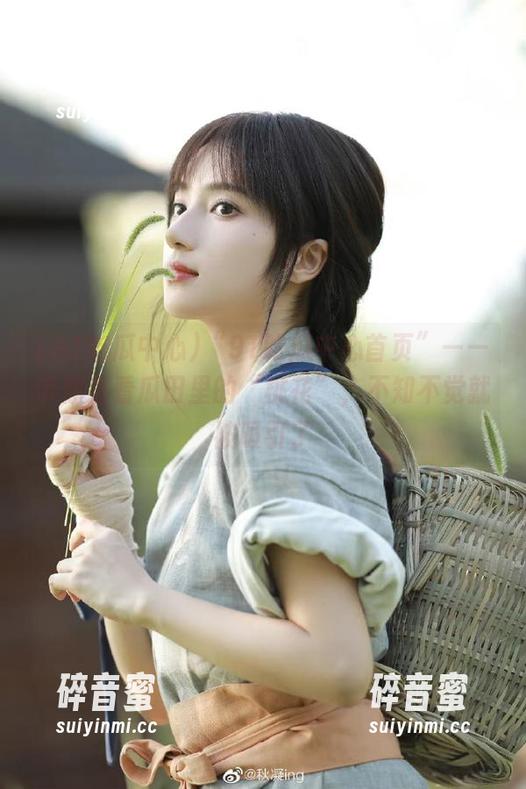 “91吃瓜中心首页”——带你看看瓜田里的“桃花”，不知不觉就被吸引了