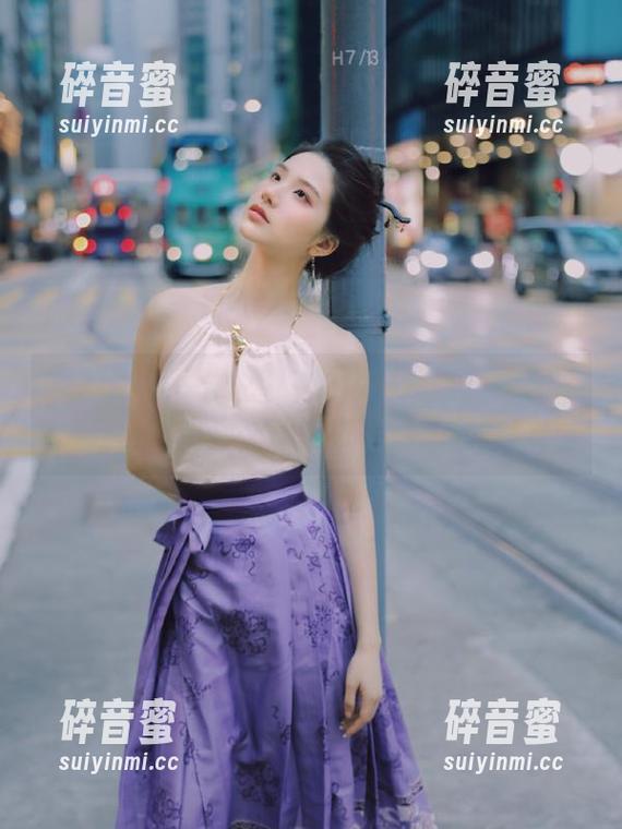 zztt “zztt21”的爆料线路:我在沙发上等热狗,却迎来了另一只狗!