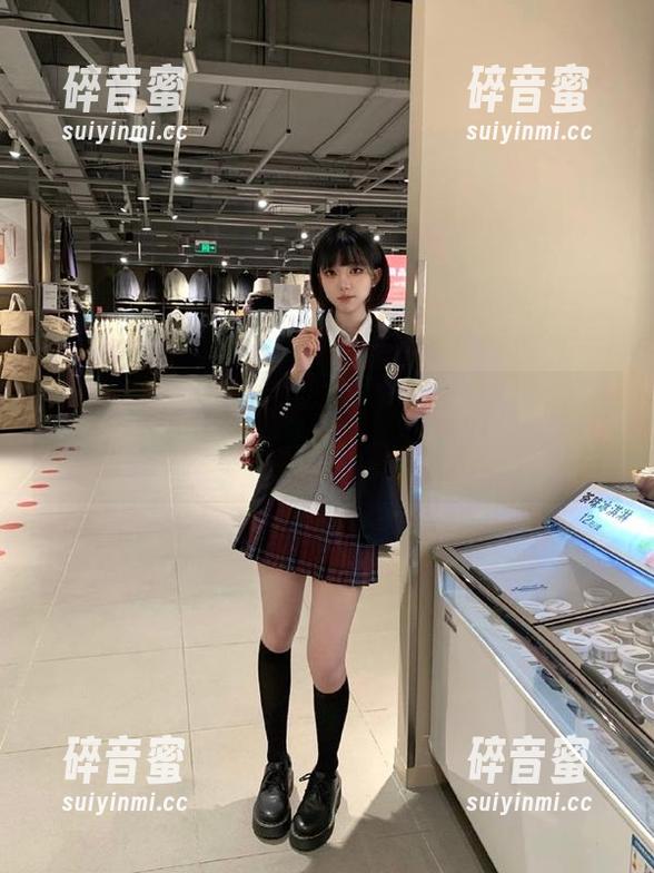今日吃瓜，永不迷路，新鲜话题每日更新就像煮好的火锅，随时上桌！