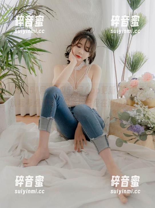 吃瓜51网 吃瓜51网App更新了,我承认我有点迷失,但手指已经在滑动小屏上狂欢。