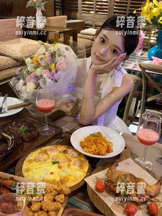 吾爱吃瓜苹果版陪你度过无聊时光，每次爆料都有新的八卦为你添彩！