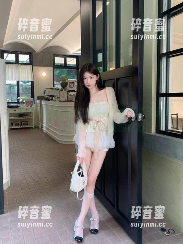 吃完这颗瓜再看看“天天吃瓜网”，直达网络热潮的核心！