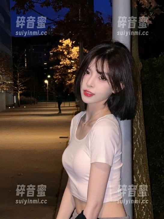 今天也没见到“扒哥黑料”app里更新的八卦，难道网络在休假？