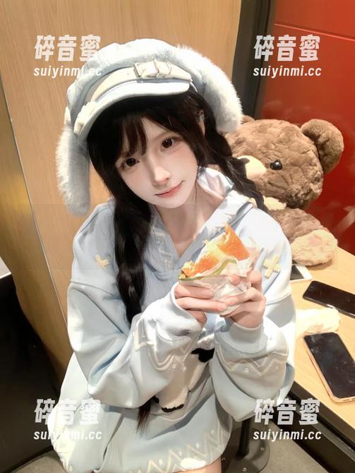 海角吃瓜：一边瓜友一边盯着永久的瓜！