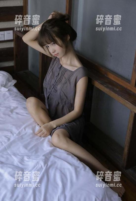 刚下载了网红黑料app，后悔把瓜种在心里，连梦里都在吃瓜！