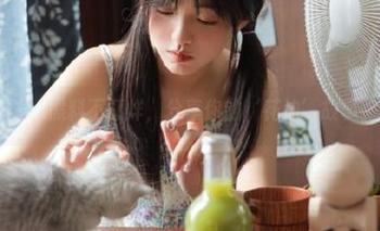 黑料不打烊，分享你的‘花边’故事，下载喔！