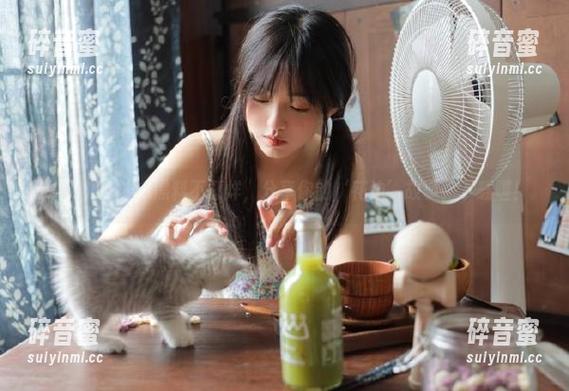 黑料不打烊，分享你的‘花边’故事，下载喔！