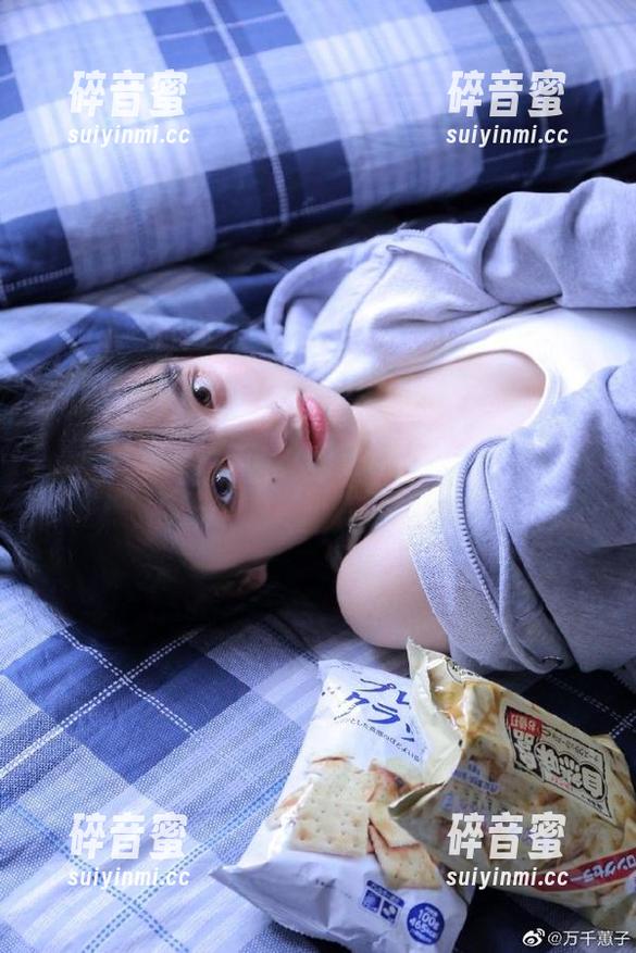别问，我就用“黑料正能量”VIP二维码，永不迷路入瓜场！