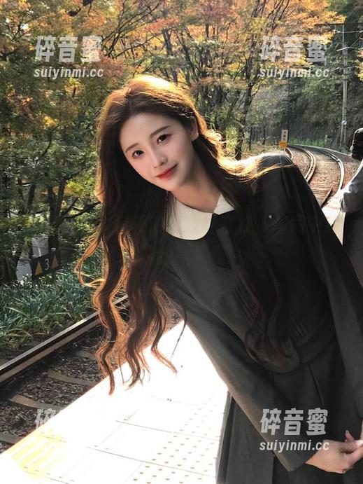 入口处的黑料社在线，喧闹中找我的幽默灵感！