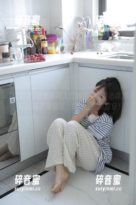 被黑料网入口的诱惑搞得心痒痒，在线调皮地窥探，好像正在刷狗仔！