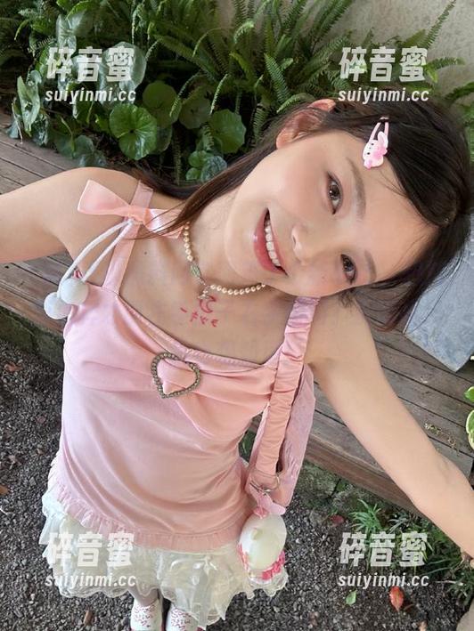 黑料网官网推了个新app，想知道怎样才能左手瓜子右手新闻？别问我，我也想知道！